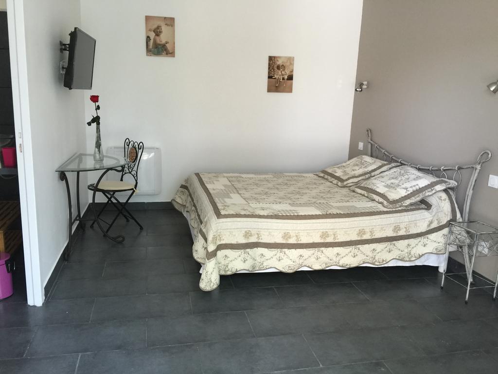 Chambres D'Hotes Le Mas Du Bijou Bleu 퓌제 쉬르 아르장 외부 사진